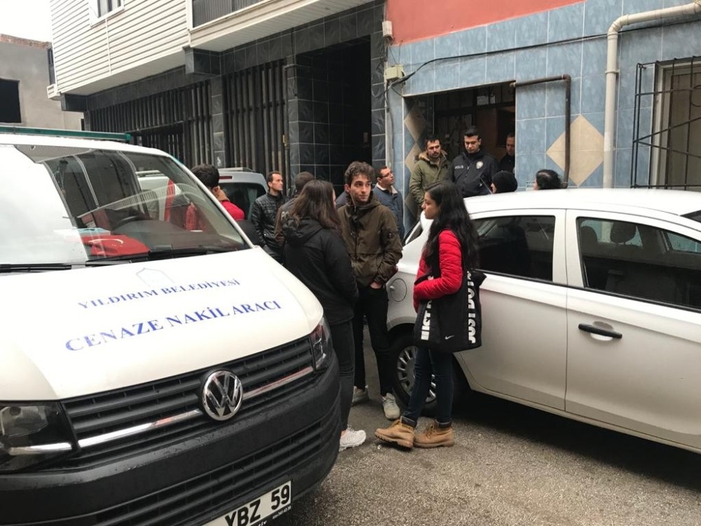 23 yaşındaki genç evinde ölü bulundu 