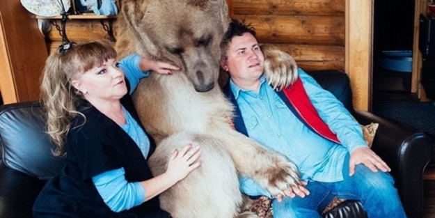 23 yıldır bir ayıyla yaşıyorlar