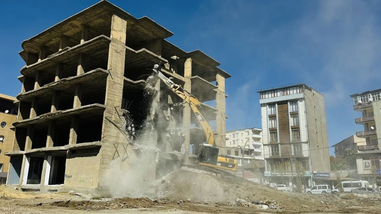 23 yıldır bu haldeydi... Yıkıldı!