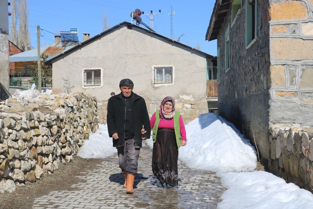 23 yıldır kocasına göz oldu 