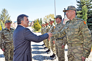 Gül, Cuma namazını Muhafız Alayı’nda kıldı