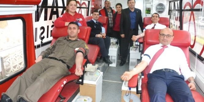 Kan bağışına destek verdiler