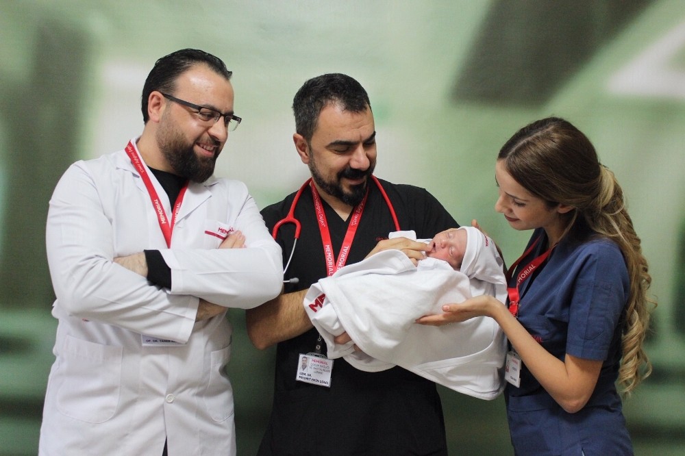 24 gün yoğun bakımda kalan minik Muhammed yaşama tutundu 