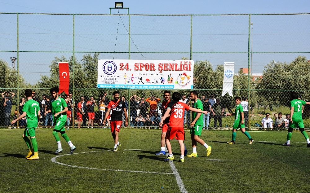 24. Spor Şenlikleri kupa töreniyle sona erdi 