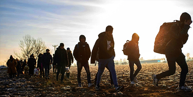 24 ülkeden 10 bin göçmen sınıra yürüyor