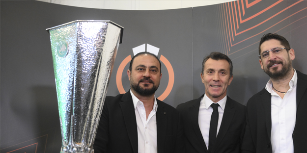 24 yıl sonra bir kez daha yaşadılar: Çırağan Sarayı'na kupa geldi! Müthiş ambiyans...