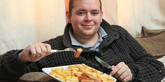 24 yıldır sadece sosis ve patates yiyor!