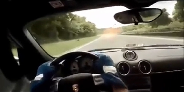 240 kilometre hızla geyiğe böyle çarptı - Video