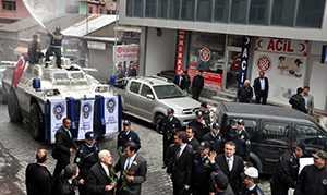 TOMA’lar bu defa “gül suyu” sıktı