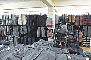 Okul kıyafeti üreticilerinin umutlu bekleyişi