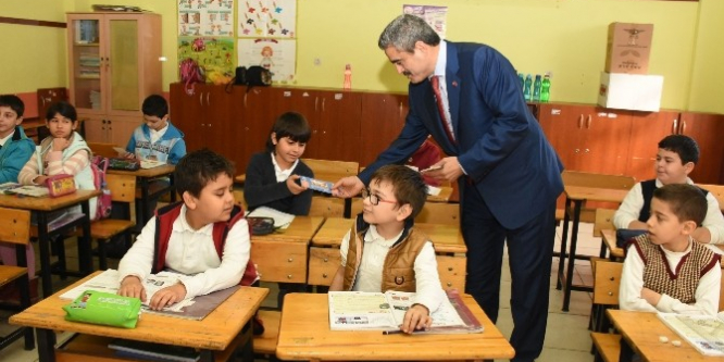 Başkan Amcadan karne hediyesi