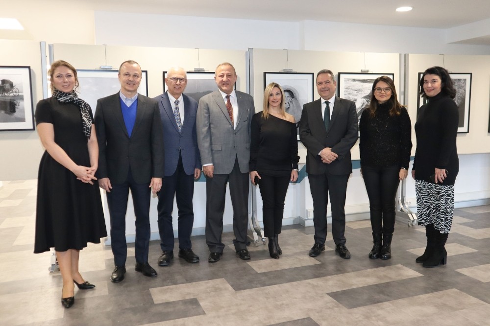 ‘25 fotoğrafta Kolombiya’ sergisi İzmir Ekonomi’de 