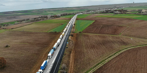 25 kilometre TIR kuyruğu! 