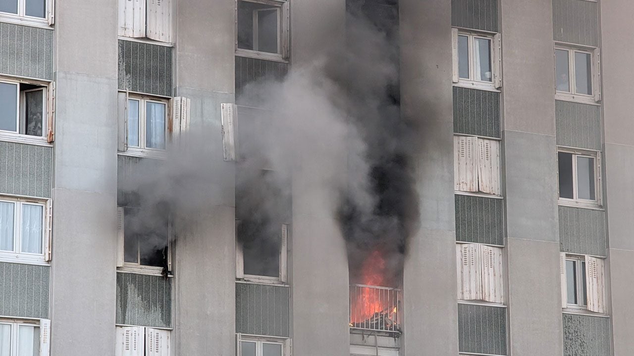 25 kişi yaralandı! Fransa'da bir bina alevlere teslim oldu