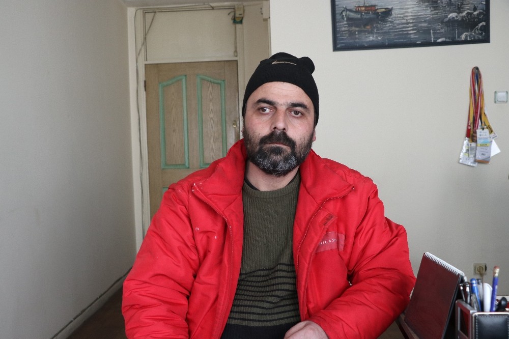 2,5 yıldır sokaklarda yaşayan adam yetkililerden yardım bekliyor 