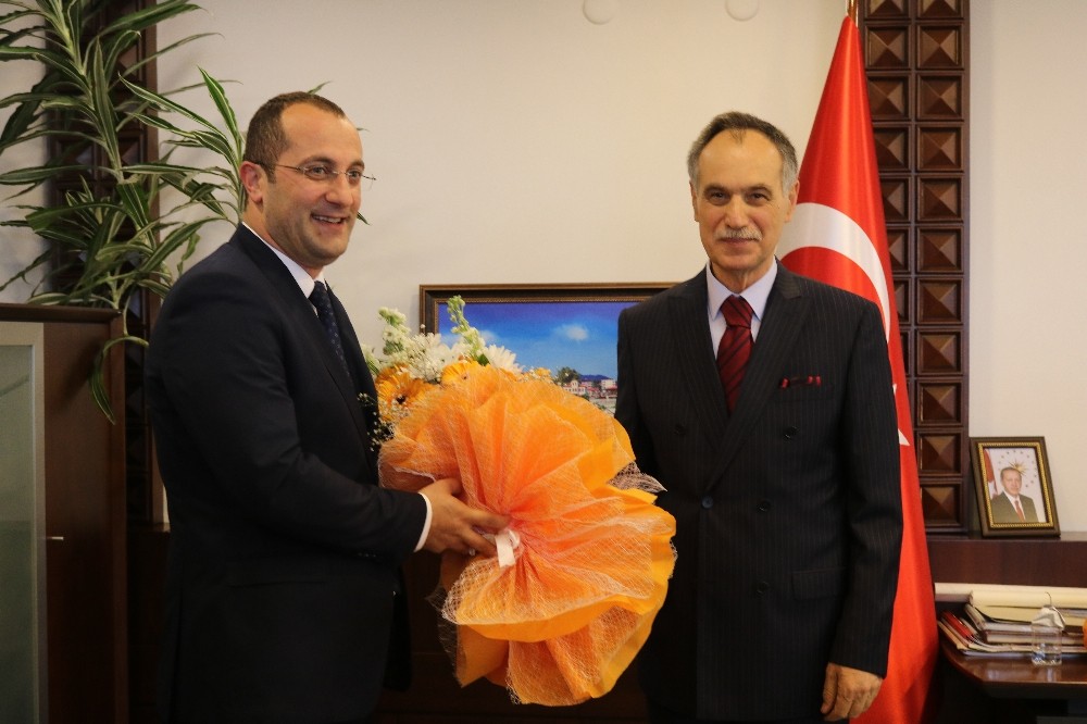 25 yıllık belediye başkanı görevi yeni başkana devretti 