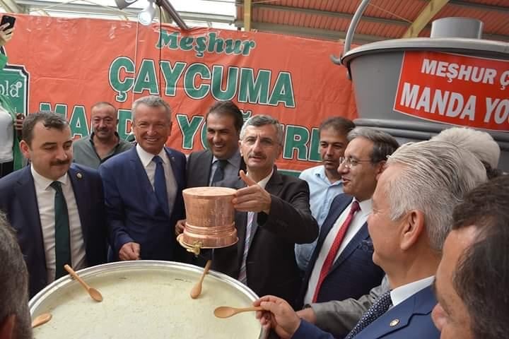 250 kiloluk manda yoğurdu görenleri şaşırttı 
