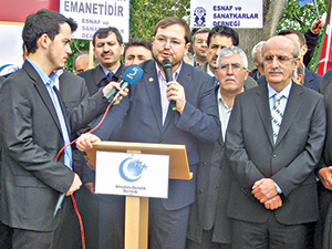 “Ayasofya Camii’nden yeniden ezan sesi duymak istiyoruz”