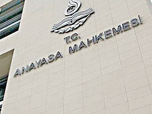 “AK Parti”nin adını kullanan partiye ihtar