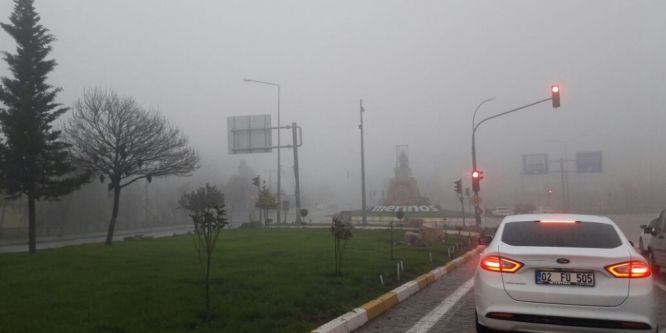 Aşırı sis sürücülere zor anlar yaşattı