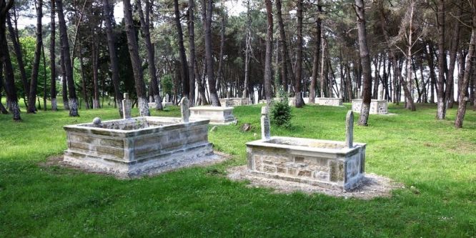 Tarihi mezarlar restore edildi