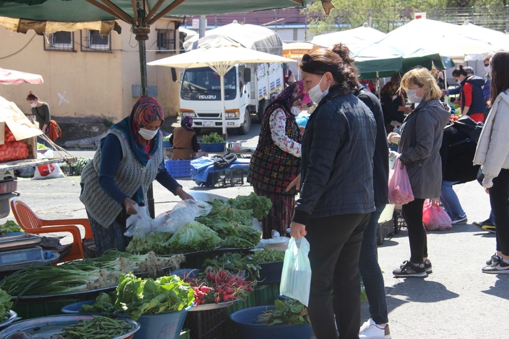 26 gündür kapalı olan pazarlar yeniden açıldı 