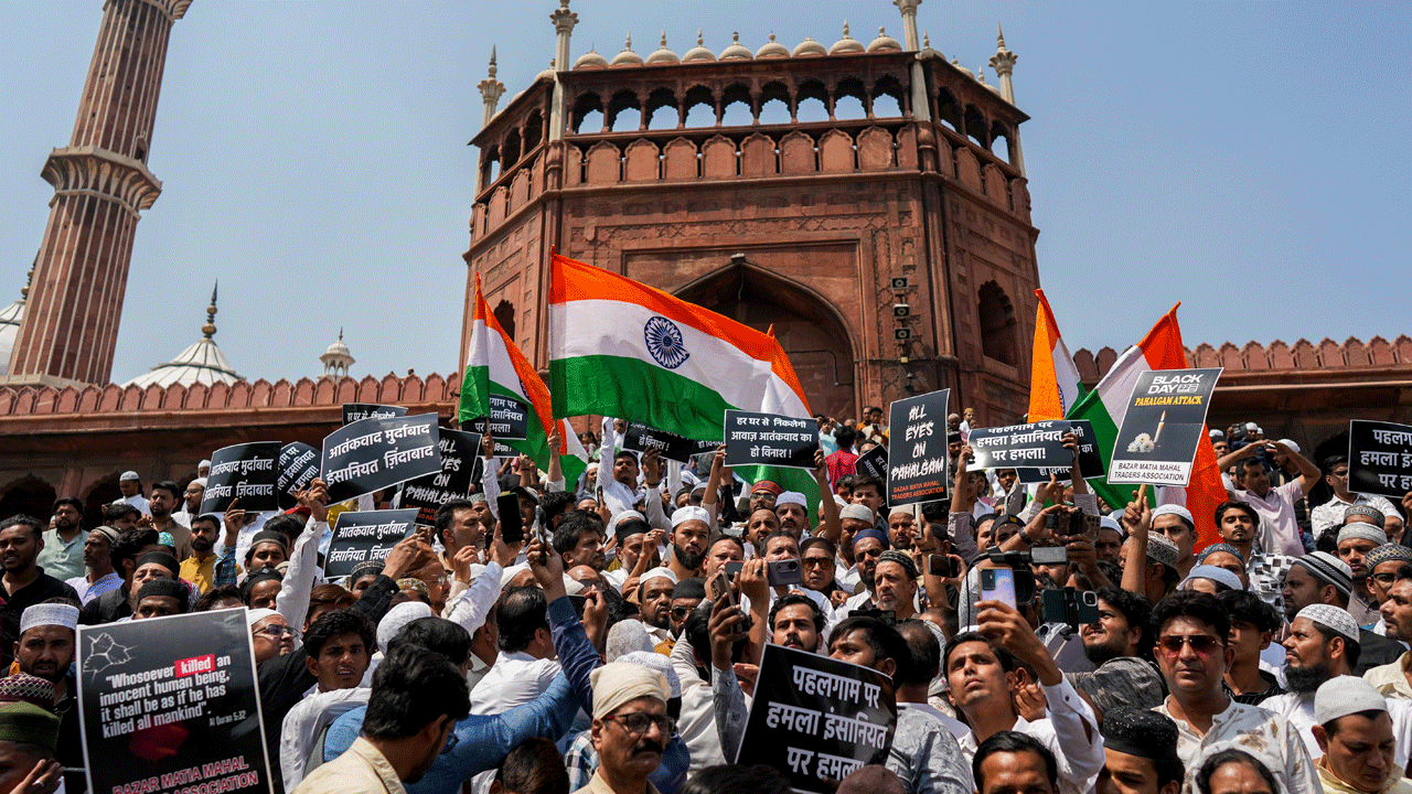 26 turistin öldürülmesi iki nükleer gücü savaşın eşiğine getirdi: Sınır kapılarından sonra hava sahaları da kapandı!