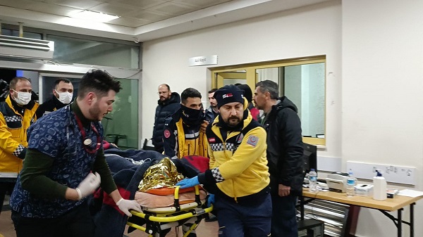 261 saat sonra enkazdan çıktı! Bakın ilk sözleri ne oldu?