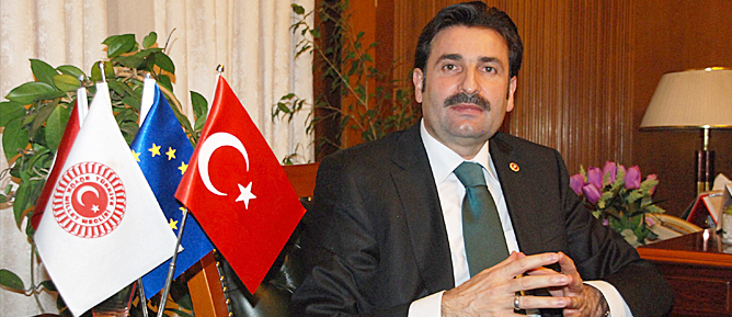 Avrupa’nın insanlığı Türkiye’nin takibinde