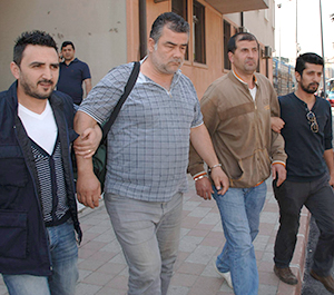 Ergenekon sanığı, mezar taşı çalarken yakalandı