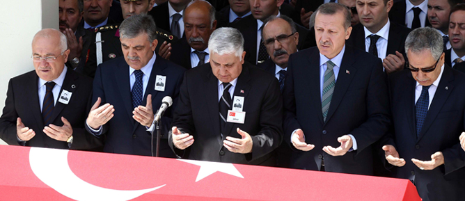 Devletin zirvesi baba Özel’in cenazesinde bir araya geldi