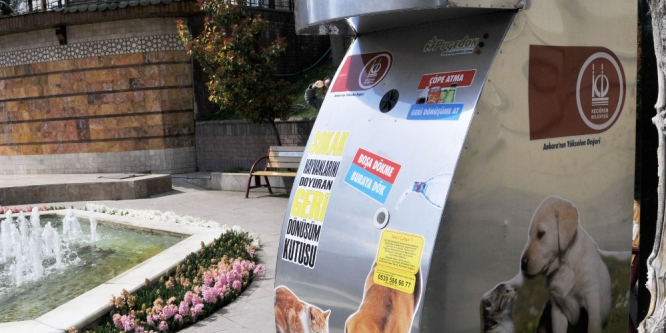 Keçiören’de pet şişeler sokak hayvanlarını doyuruyor