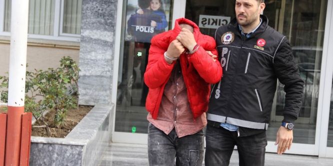 Satışa hazır esrar paketleriyle yakalandı