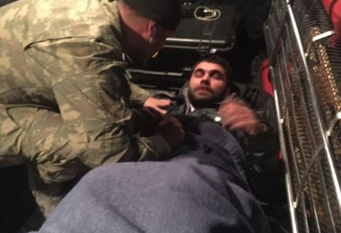 Mahsur kalan 2 kişi, helikopterle kurtarıldı