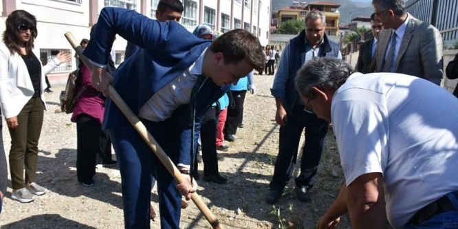 Buharkent’te her öğrencinin dikili bir ağacı olacak