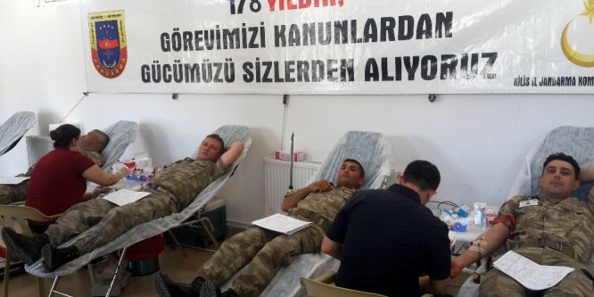 Jandarma personeli kan bağışında bulundu