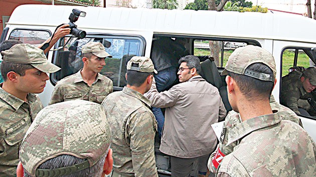 27 Askere casusluktan gözaltı