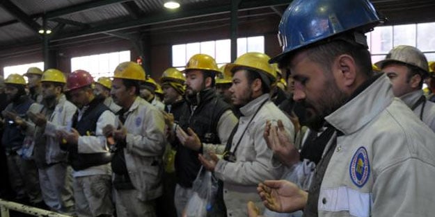 27 yıl önce ölen 263 madenci, maden ocağı önünde dualarla anıldı