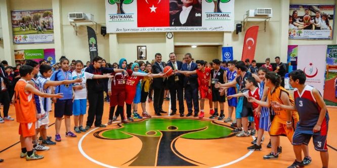 23 Nisan için düzenlenen özel basketbol turnuvası start aldı