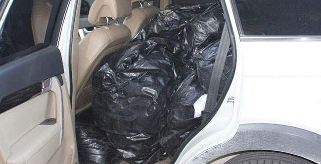 Polisten kaçan otomobilden 173 kilo esrar çıktı