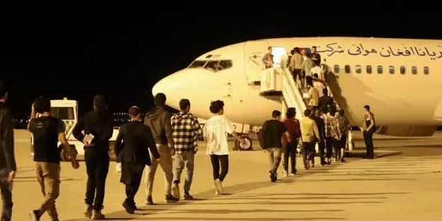 273 Afgan göçmen uçakla ülkelerine gönderildi