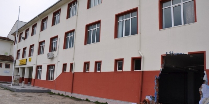Çanakkale’de hırsızlar okulu soydu