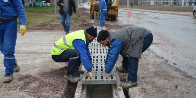 Kartepe Belediyesi, Birlik caddesinde yağmursuyu ızgara çalışması yaptı