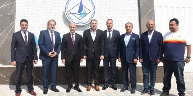 Vali Demirtaş: Kente katkı koyanlara destek veriyoruz