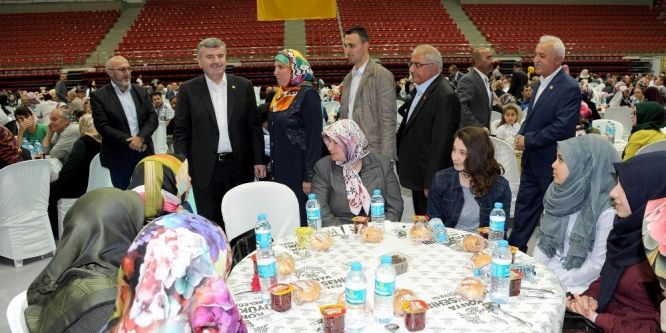 Başkan Akyürek muhtarlarla iftarda buluştu