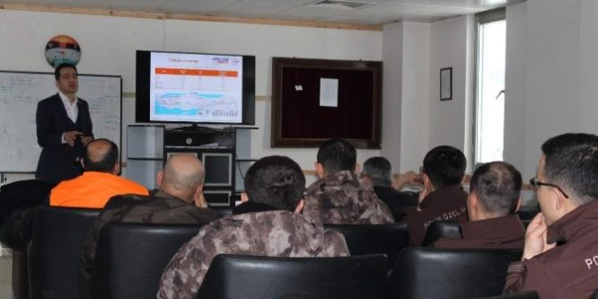 Bingöl’de polise afet eğitimi verildi