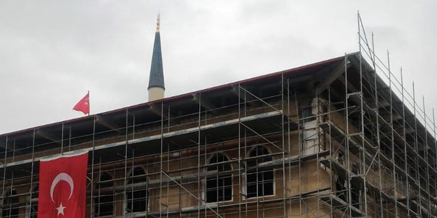 28 Şubat brifinglerinin verildiği yerde bir cami yükseliyor