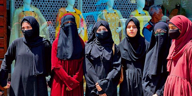 28 şubat kafası Fransa’da hortladı! Okullarda başörtüsü ve çarşaf yasak