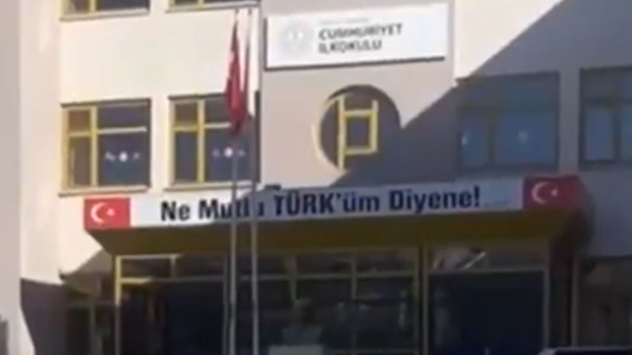 28 Şubat kafası okulda hortladı! ‘Ben sevmiyorum çıkar başörtünü’