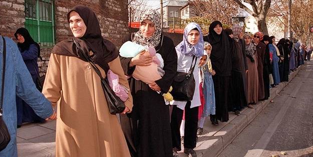28 Şubat'ın en dik duruşunun yıldönümü! 'El ele eylemi!